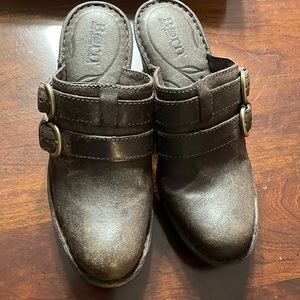 Brand New Born Clogs - Dark brown - Size 6. Comes with the box.
